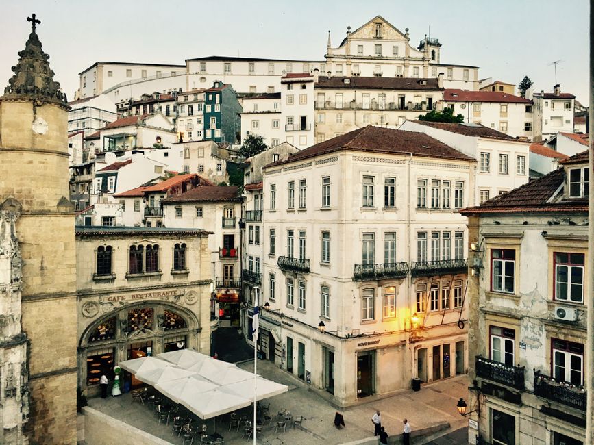 Procession honouring Rainha Santa Isabel through Coimbra's streets