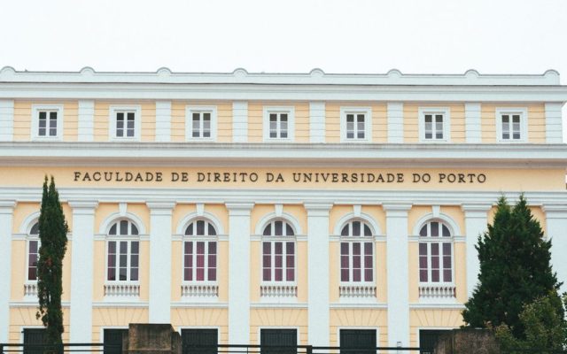 Exterior of a private school building in Sintra