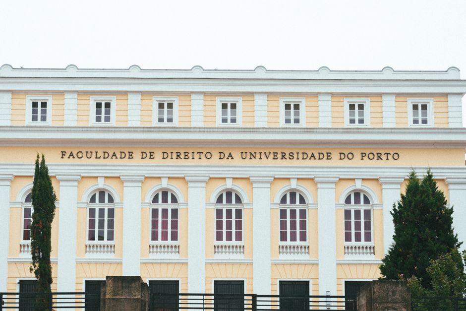 Exterior of a private school building in Sintra