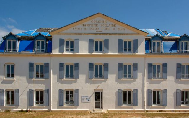 Exterior of a Portuguese public school building