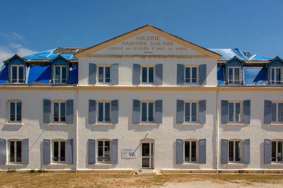 Exterior of a Portuguese public school building