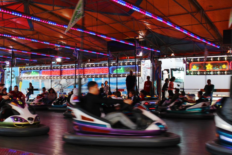 Fairground rides and lights at Coimbra's popular summer fair